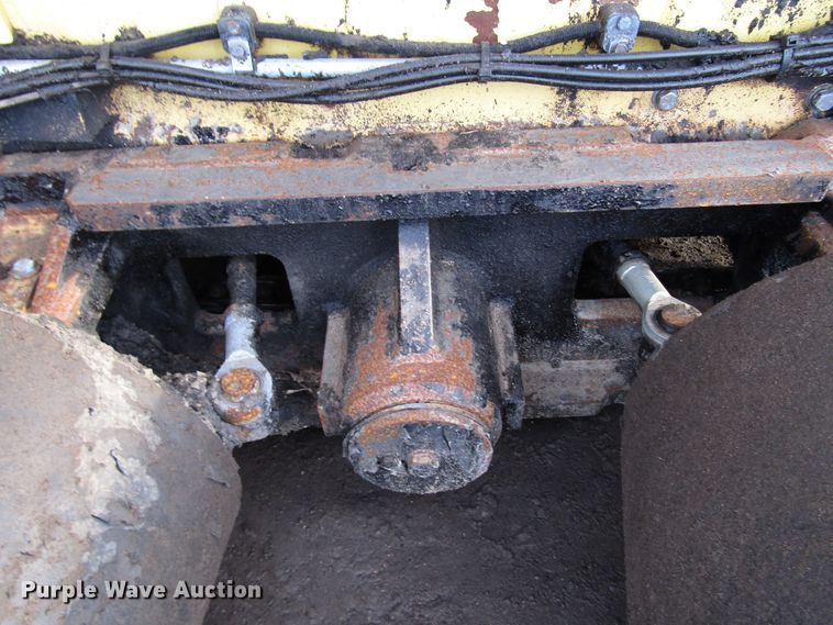 image for item DH8338 2010 Dynapac F1000W paver