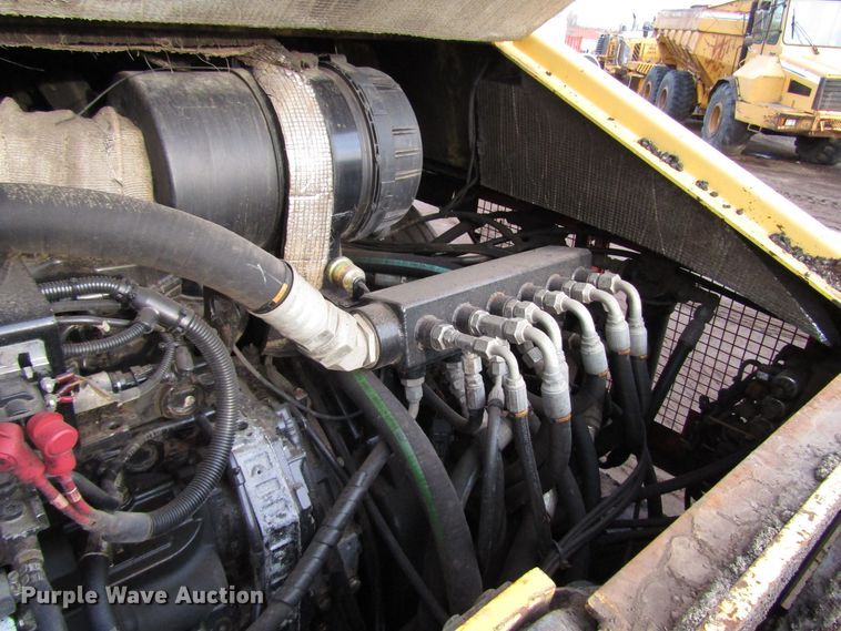 image for item DH8338 2010 Dynapac F1000W paver