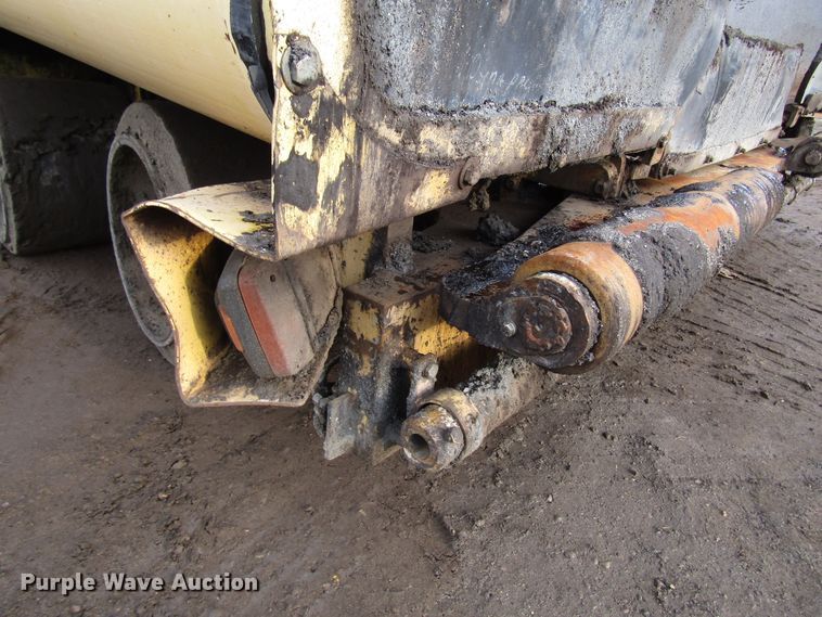 image for item DH8338 2010 Dynapac F1000W paver