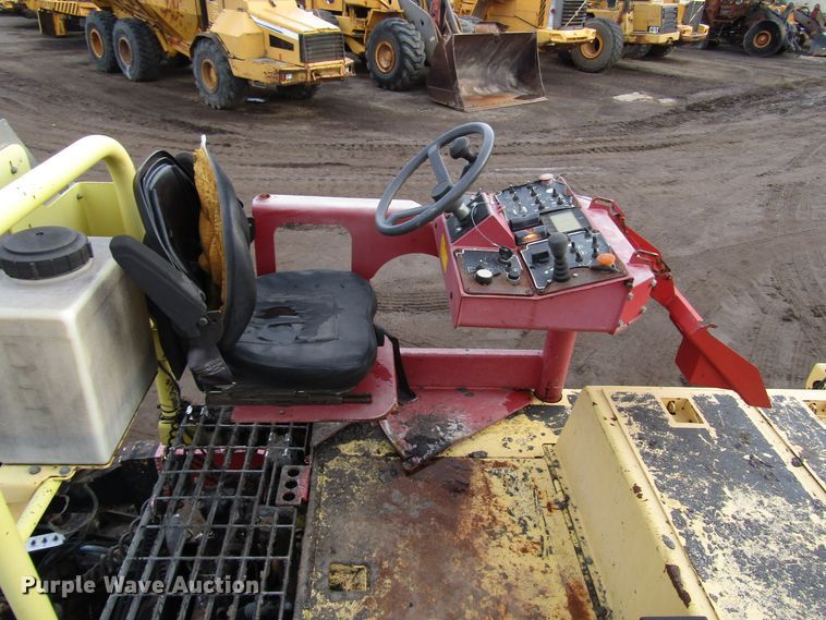 image for item DH8338 2010 Dynapac F1000W paver