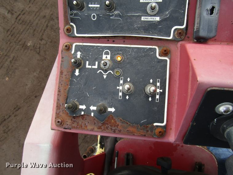 image for item DH8338 2010 Dynapac F1000W paver