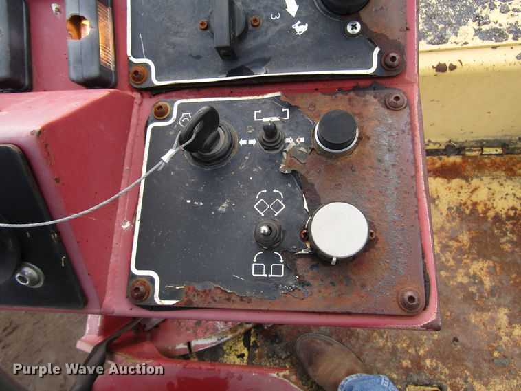 image for item DH8338 2010 Dynapac F1000W paver