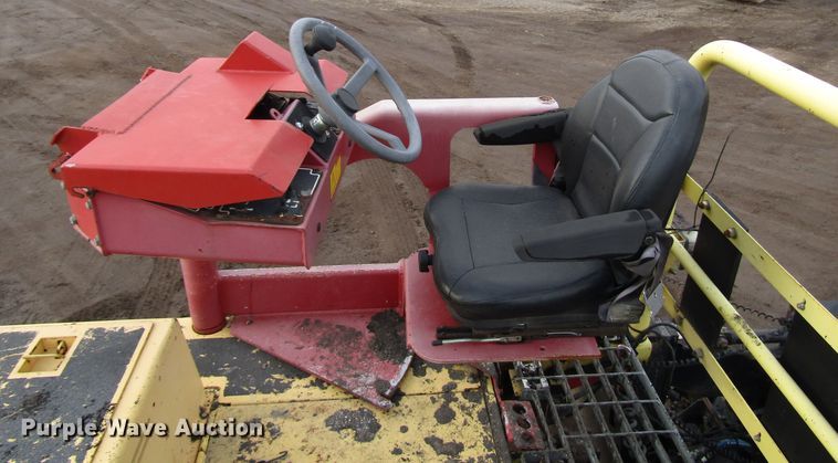 image for item DH8338 2010 Dynapac F1000W paver