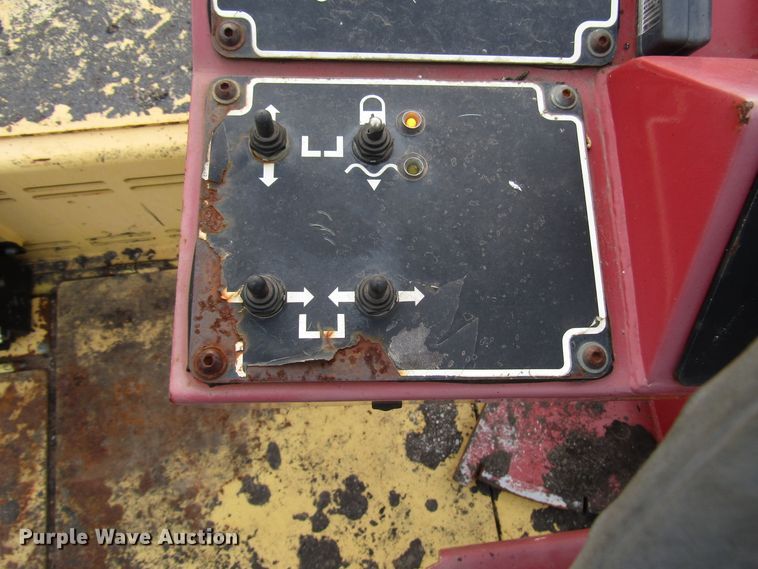 image for item DH8338 2010 Dynapac F1000W paver