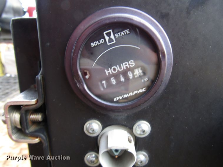 image for item DH8338 2010 Dynapac F1000W paver