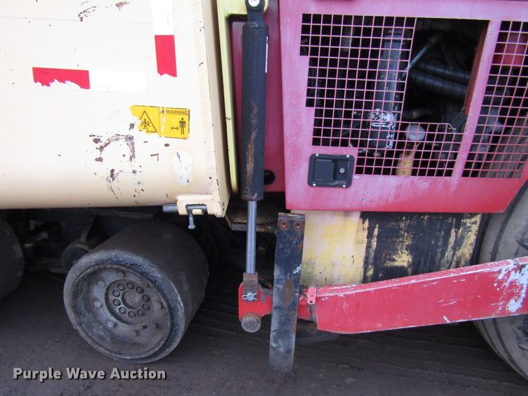 image for item DH8338 2010 Dynapac F1000W paver