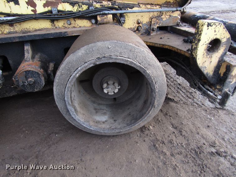 image for item DH8338 2010 Dynapac F1000W paver