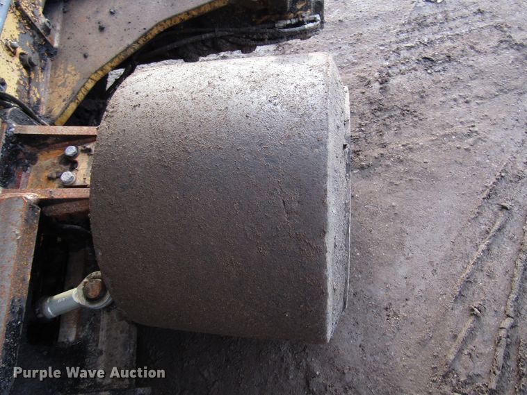 image for item DH8338 2010 Dynapac F1000W paver