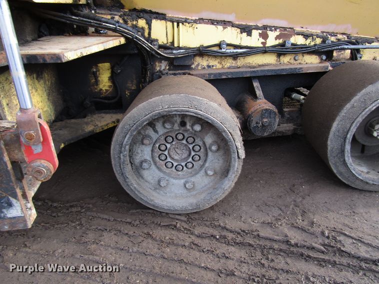 image for item DH8338 2010 Dynapac F1000W paver