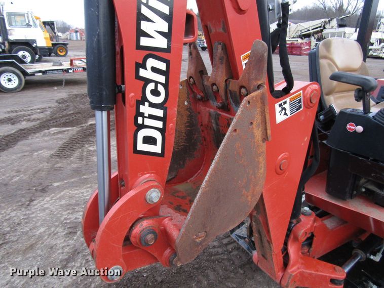 image for item DH8340 2013 Ditch Witch XT855 excavator tool carrier