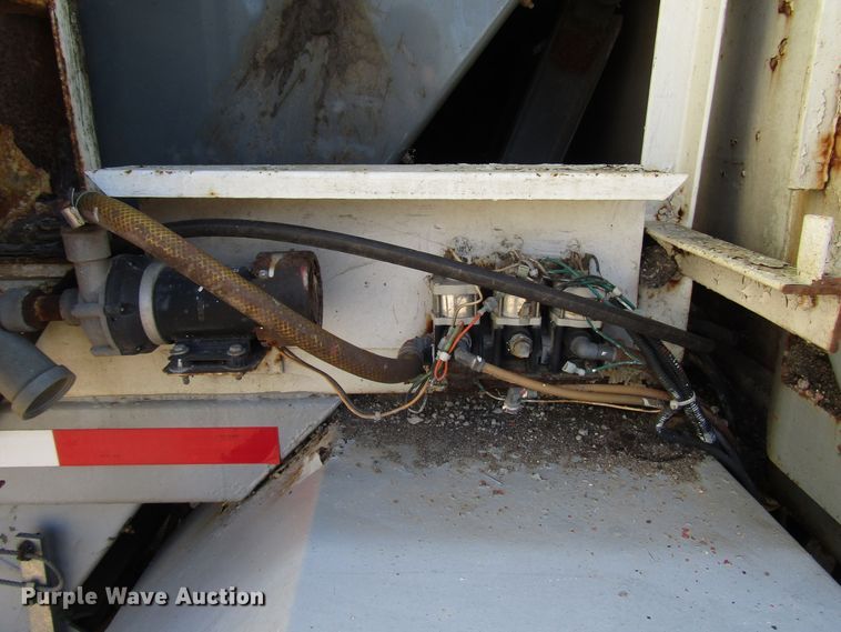 image for item DH8344 1998 Freightliner FL70 street sweeper truck