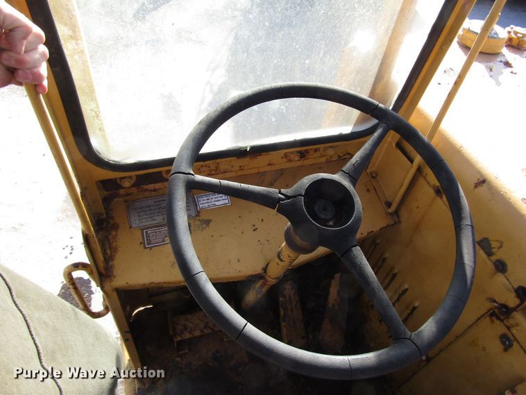 image for item DH8347 1970 Caterpillar 613 elevating scraper