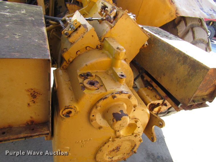 image for item DH8347 1970 Caterpillar 613 elevating scraper