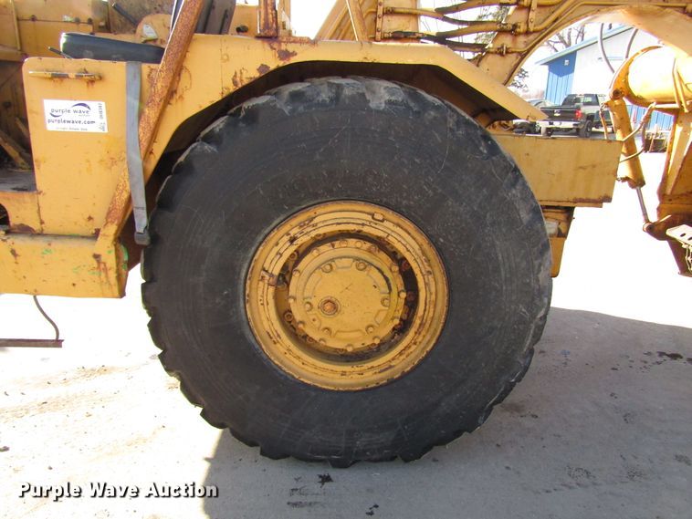 image for item DH8347 1970 Caterpillar 613 elevating scraper