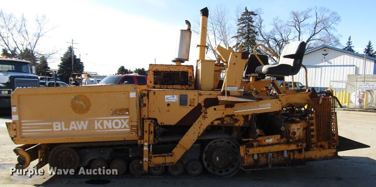 image for item DH8348 Blaw Knox PF4410 paver