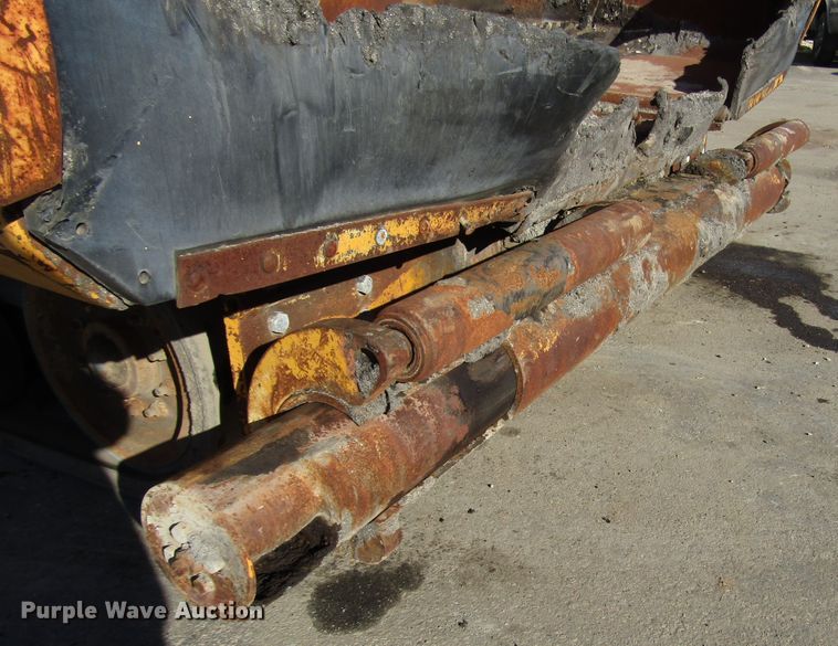 image for item DH8348 Blaw Knox PF4410 paver