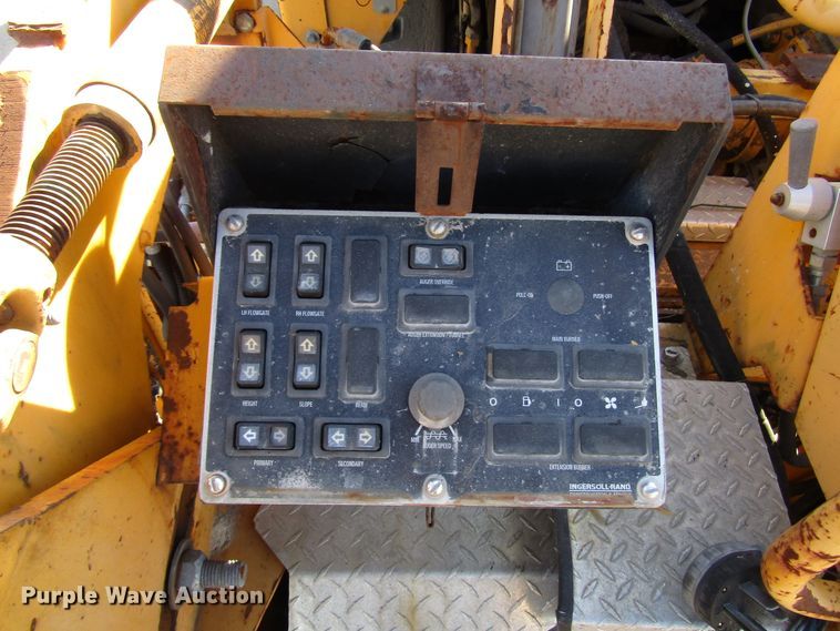 image for item DH8348 Blaw Knox PF4410 paver