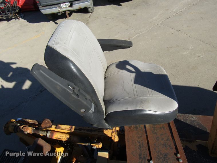 image for item DH8348 Blaw Knox PF4410 paver