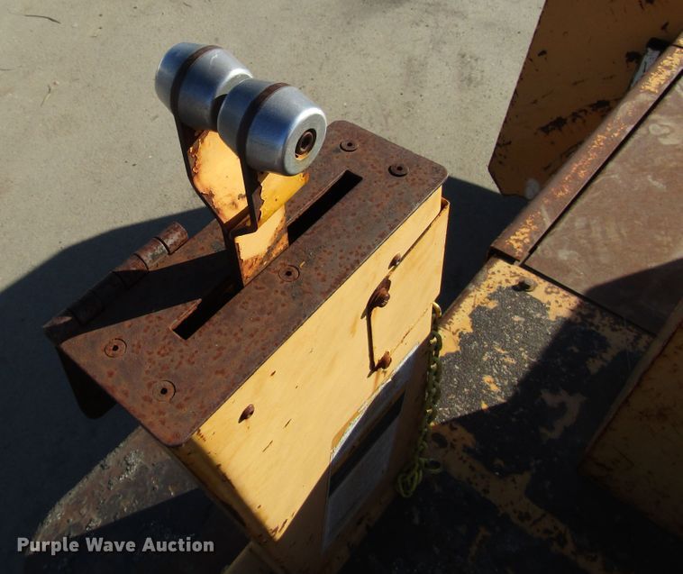 image for item DH8348 Blaw Knox PF4410 paver