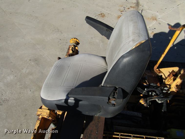 image for item DH8348 Blaw Knox PF4410 paver