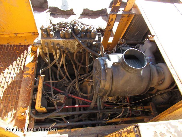 image for item DH8348 Blaw Knox PF4410 paver