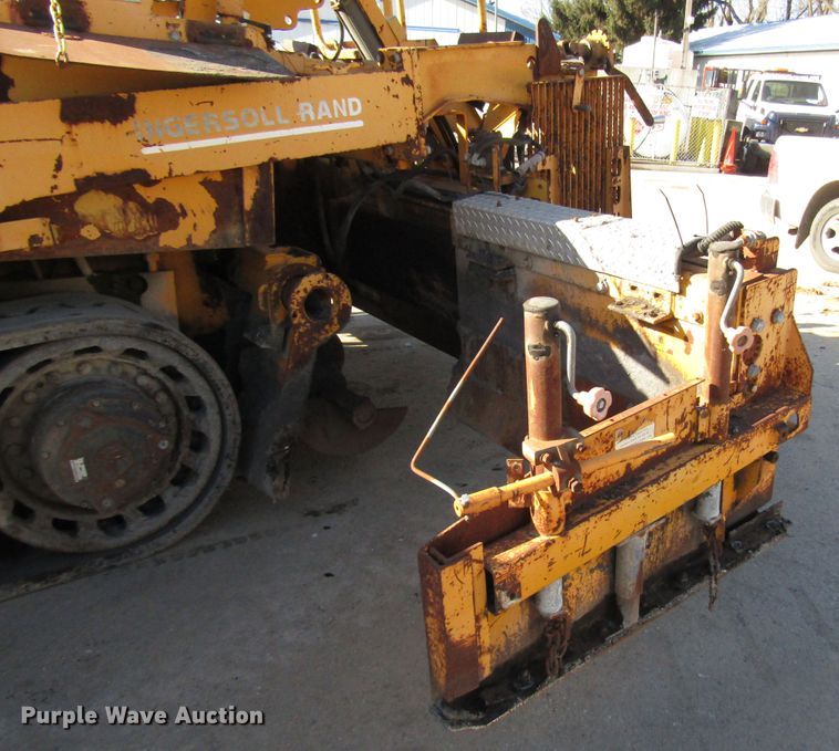 image for item DH8348 Blaw Knox PF4410 paver