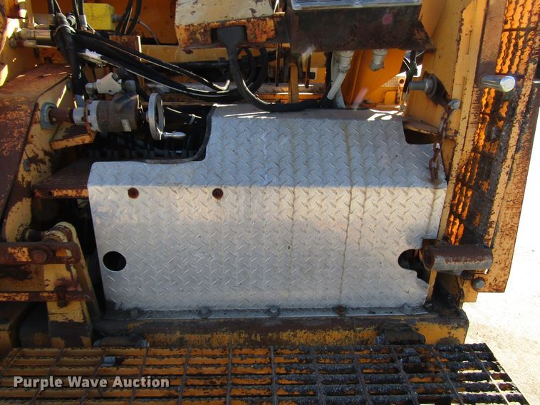 image for item DH8348 Blaw Knox PF4410 paver