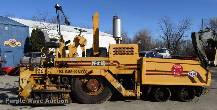 image for item DH8349 Blaw Knox PF3180 paver