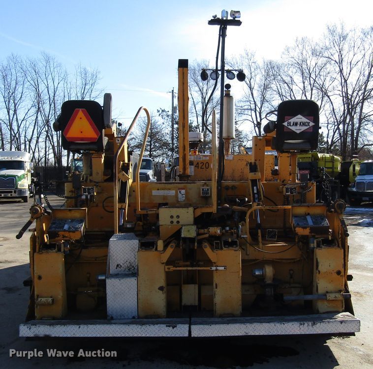 image for item DH8349 Blaw Knox PF3180 paver