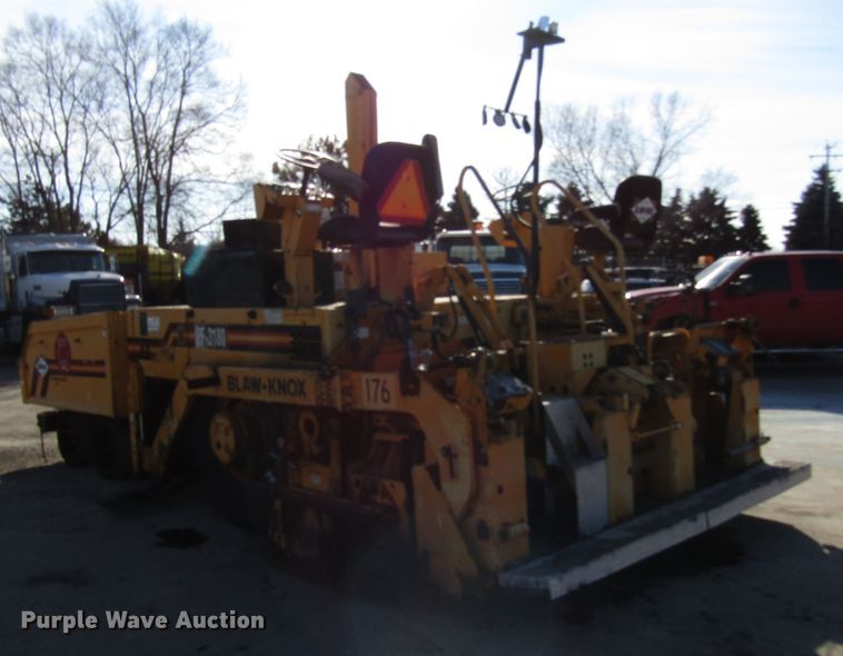 image for item DH8349 Blaw Knox PF3180 paver