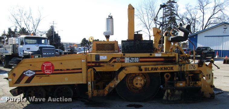 image for item DH8349 Blaw Knox PF3180 paver