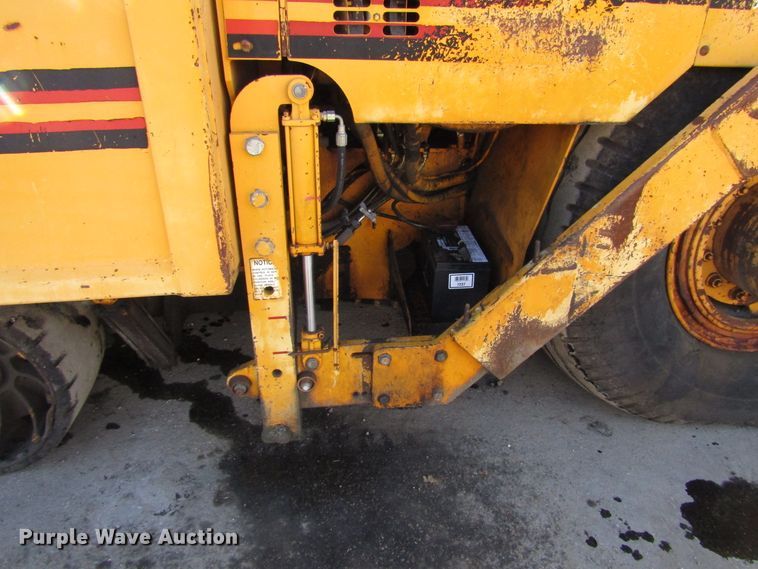 image for item DH8349 Blaw Knox PF3180 paver