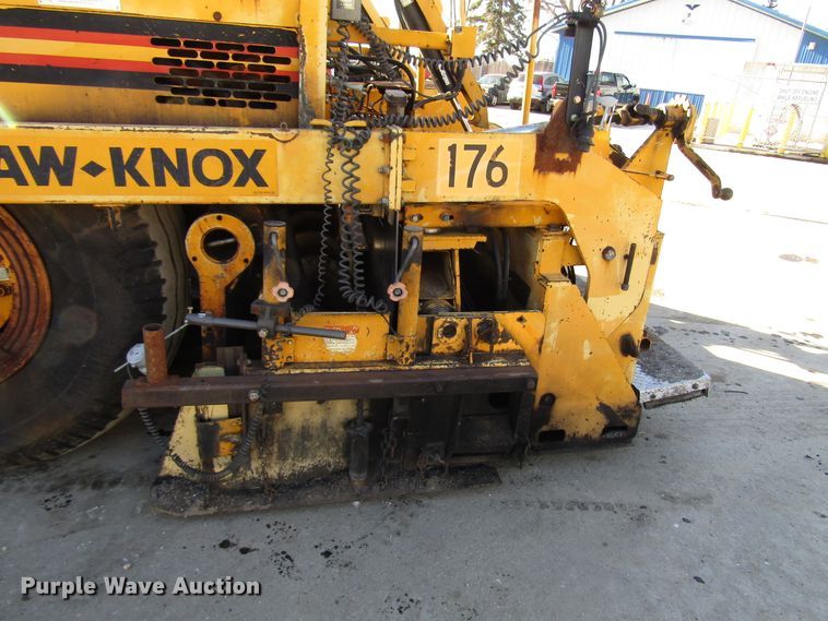 image for item DH8349 Blaw Knox PF3180 paver