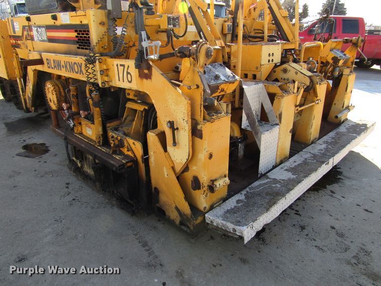 image for item DH8349 Blaw Knox PF3180 paver