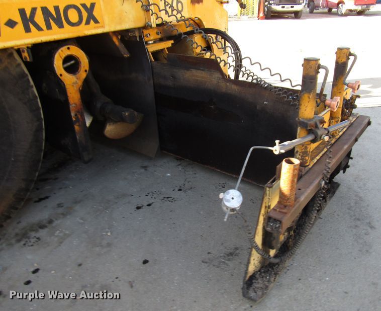 image for item DH8349 Blaw Knox PF3180 paver