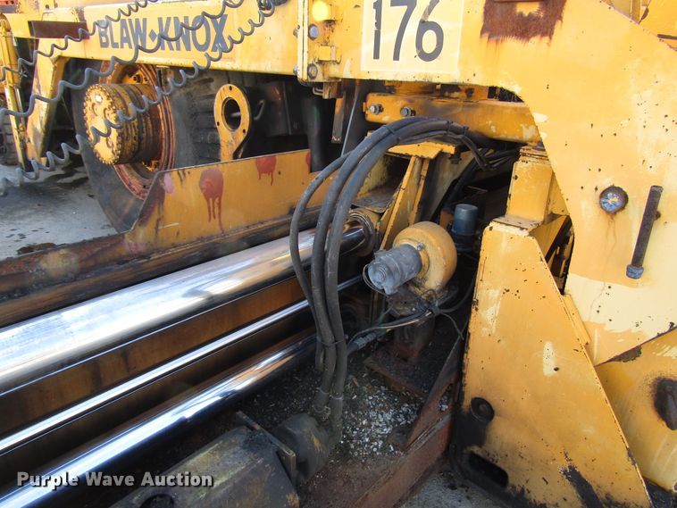 image for item DH8349 Blaw Knox PF3180 paver