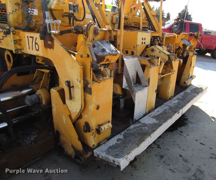 image for item DH8349 Blaw Knox PF3180 paver