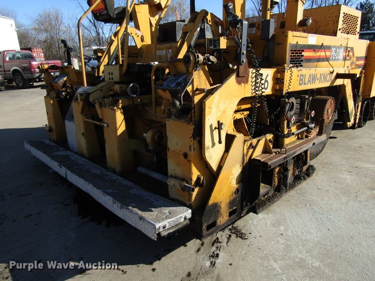 image for item DH8349 Blaw Knox PF3180 paver