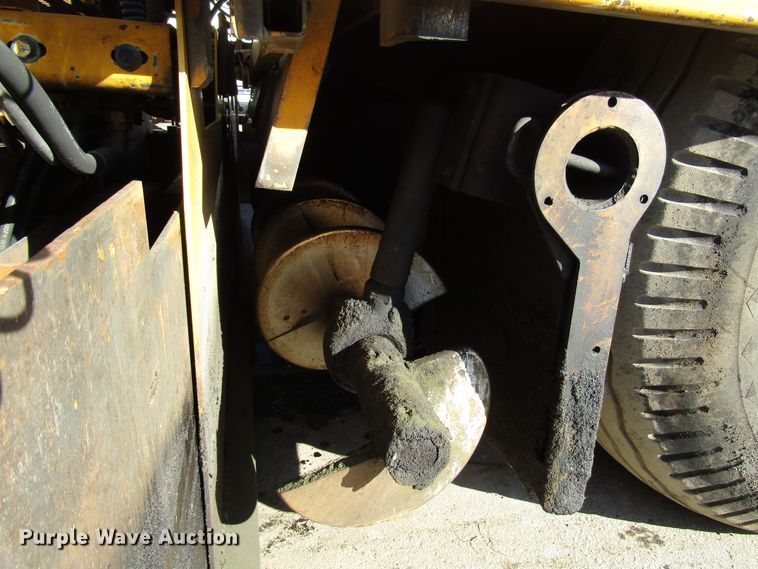 image for item DH8349 Blaw Knox PF3180 paver