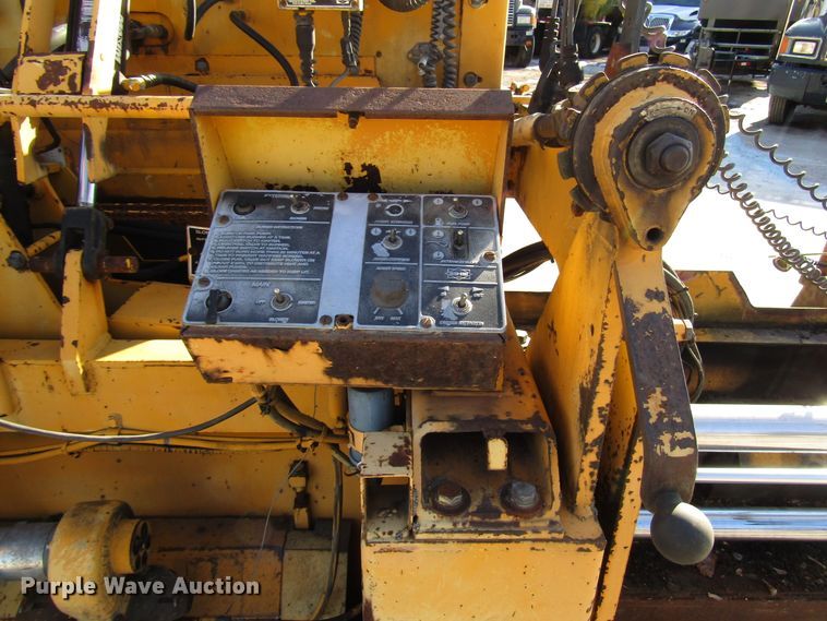 image for item DH8349 Blaw Knox PF3180 paver