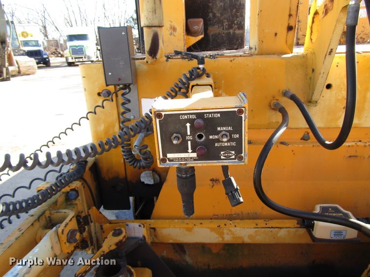 image for item DH8349 Blaw Knox PF3180 paver