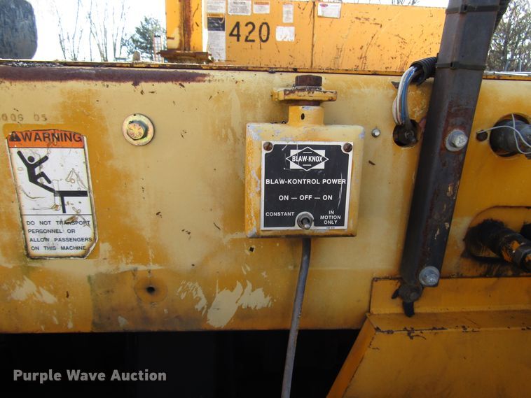 image for item DH8349 Blaw Knox PF3180 paver