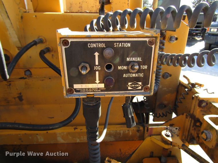 image for item DH8349 Blaw Knox PF3180 paver