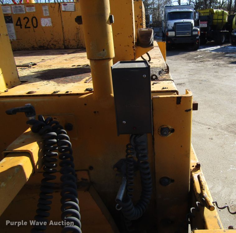 image for item DH8349 Blaw Knox PF3180 paver