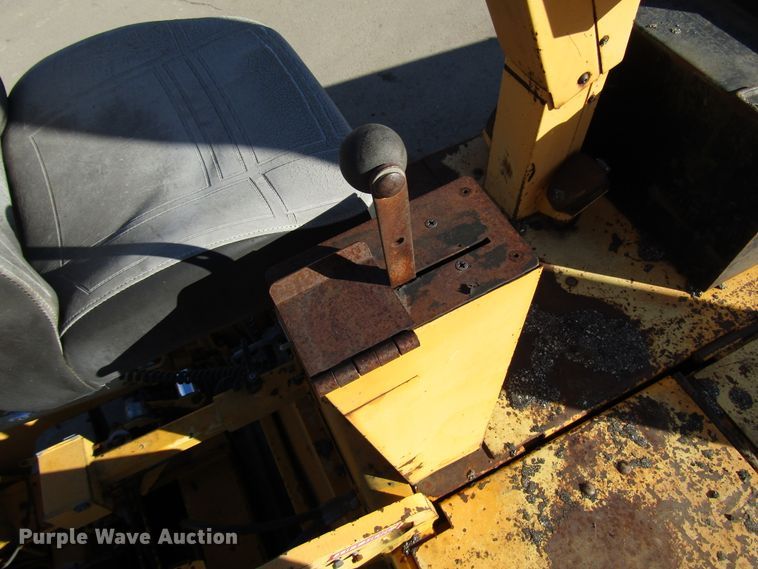 image for item DH8349 Blaw Knox PF3180 paver