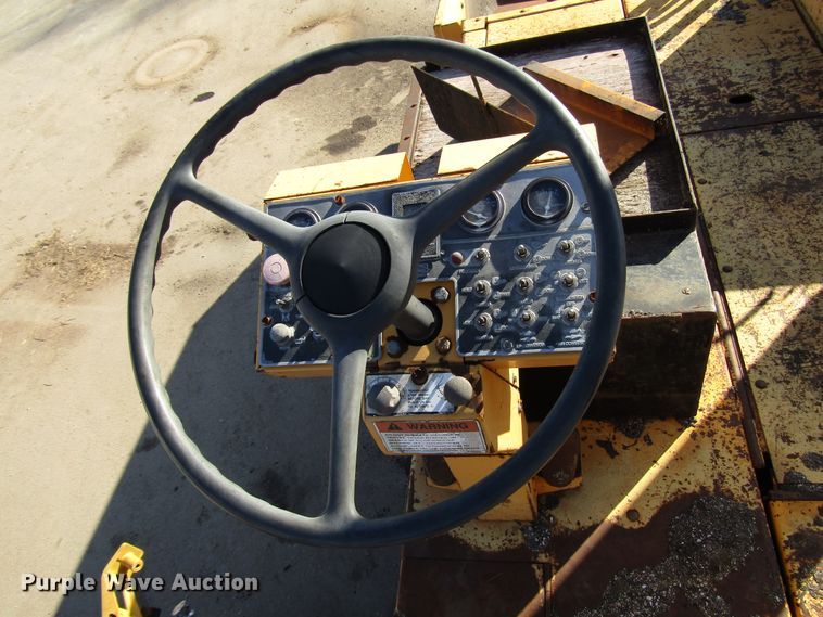 image for item DH8349 Blaw Knox PF3180 paver