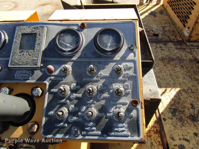 image for item DH8349 Blaw Knox PF3180 paver