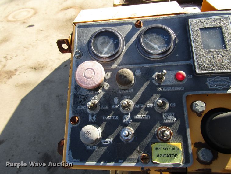 image for item DH8349 Blaw Knox PF3180 paver