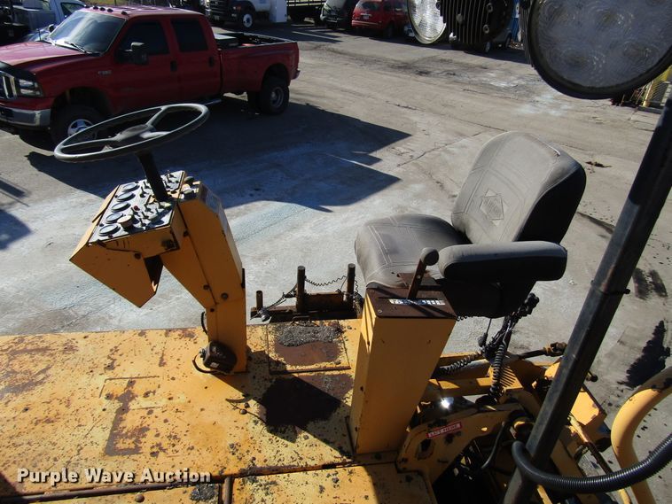 image for item DH8349 Blaw Knox PF3180 paver