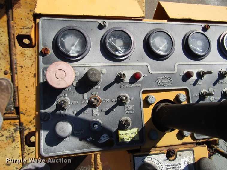 image for item DH8349 Blaw Knox PF3180 paver